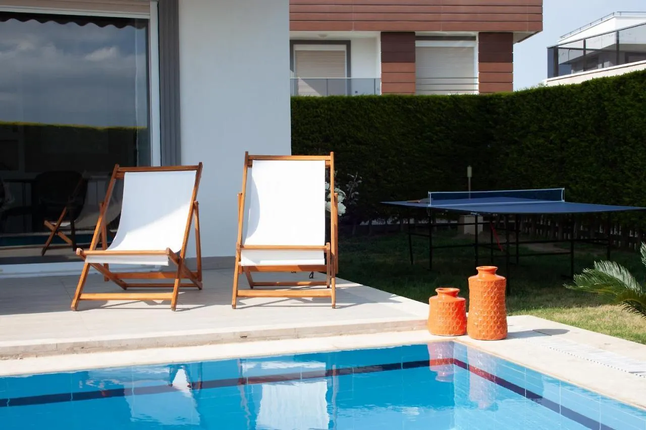 Gorgeous Central 5Br 5Ba Villa With Private Pool Kusadası