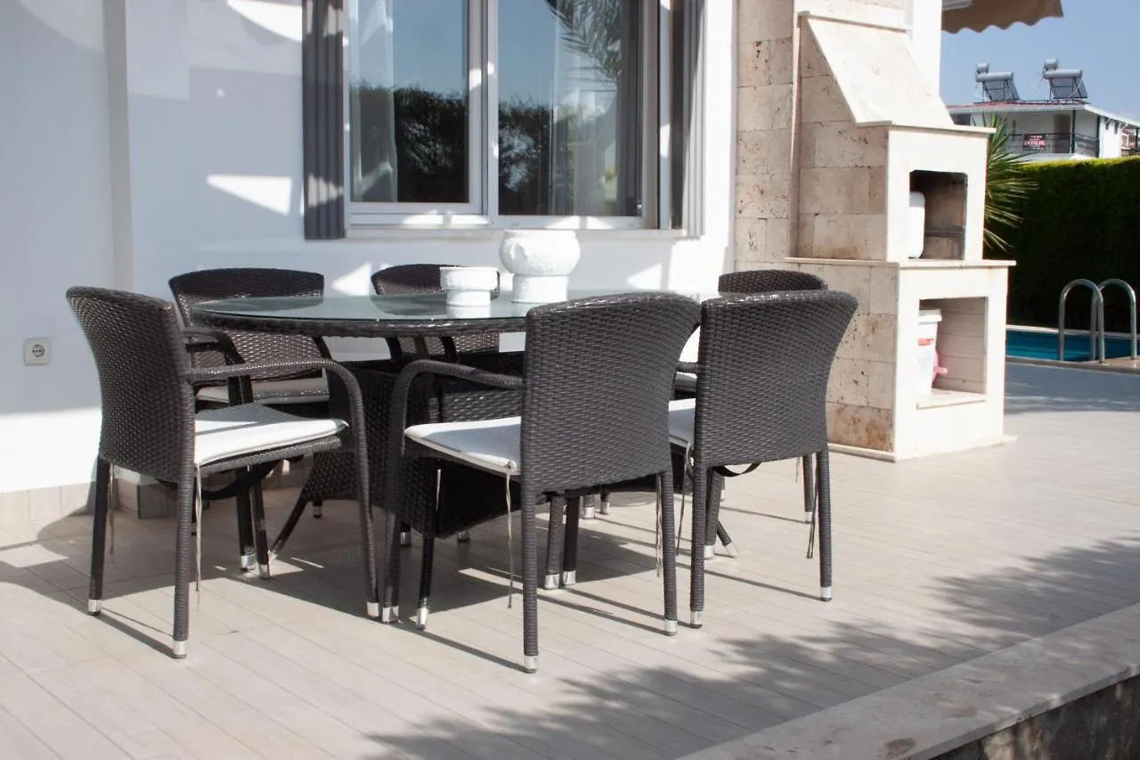 Gorgeous Central 5Br 5Ba Villa With Private Pool Kusadası